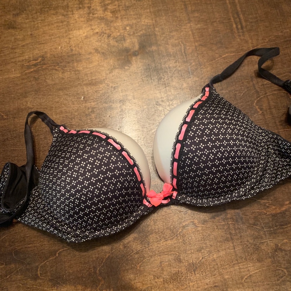 Victoria’s Secret Bombshell 34B bra